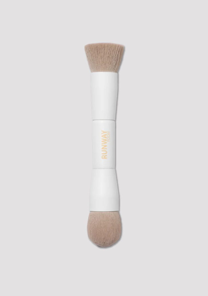 Studio 7 Runway Room Face Wand Makeup Brush